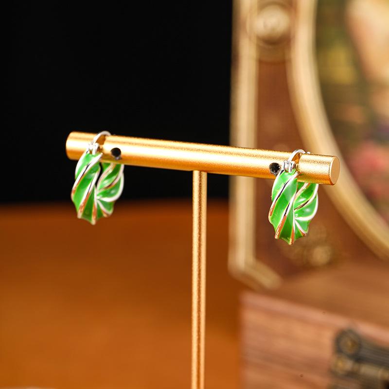 High-End Spiral Enamel Ear Cuffs: Retro European & American Niche Hoop Earrings for Women