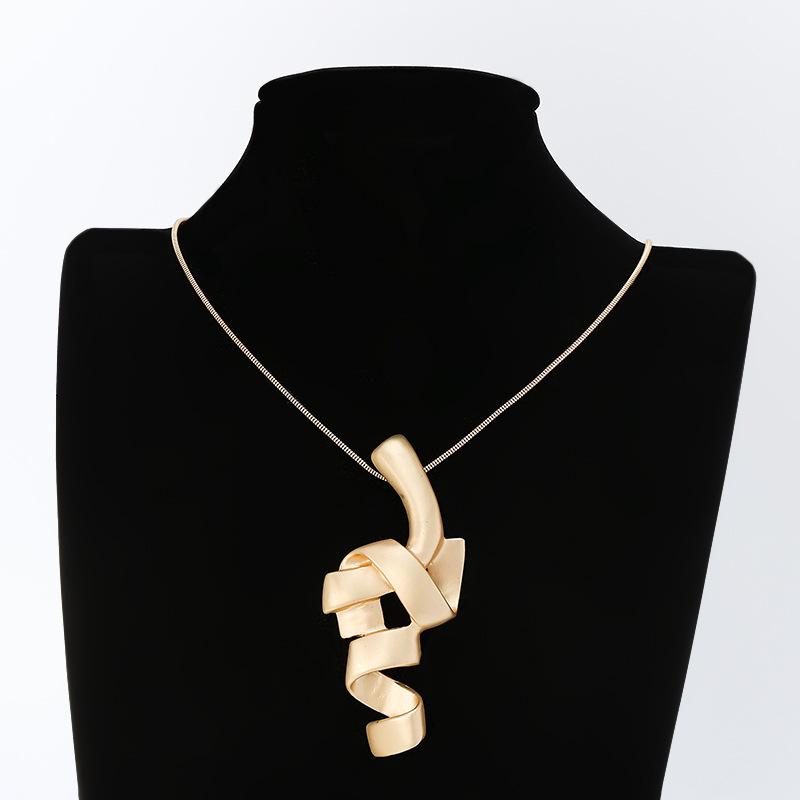 Necklace Vintage Long Necklace Geometric Pendant Ladies Alloy Sweater Chain