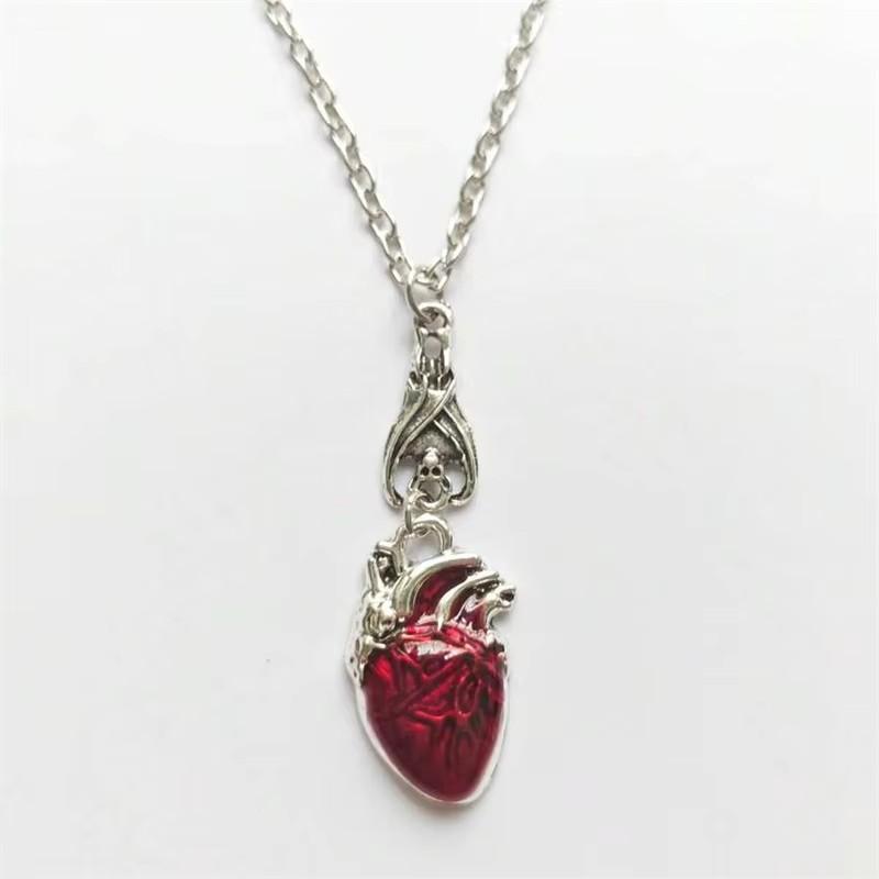 Gothic Vampire Bat Bloody Heart Pendant Necklace Fashionable Pagan Witch Jewelry Anatomy Heart Halloween Accessories Gift