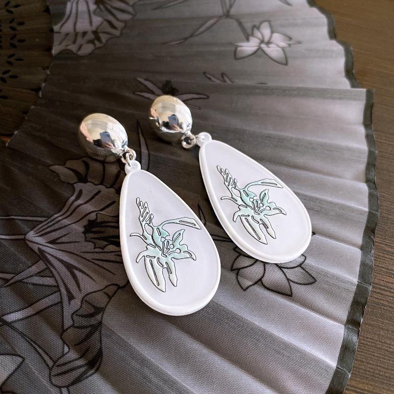 "Silver Needle Bamboo Fan Earrings: Butterfly Drop, Retro Fashion for Women"