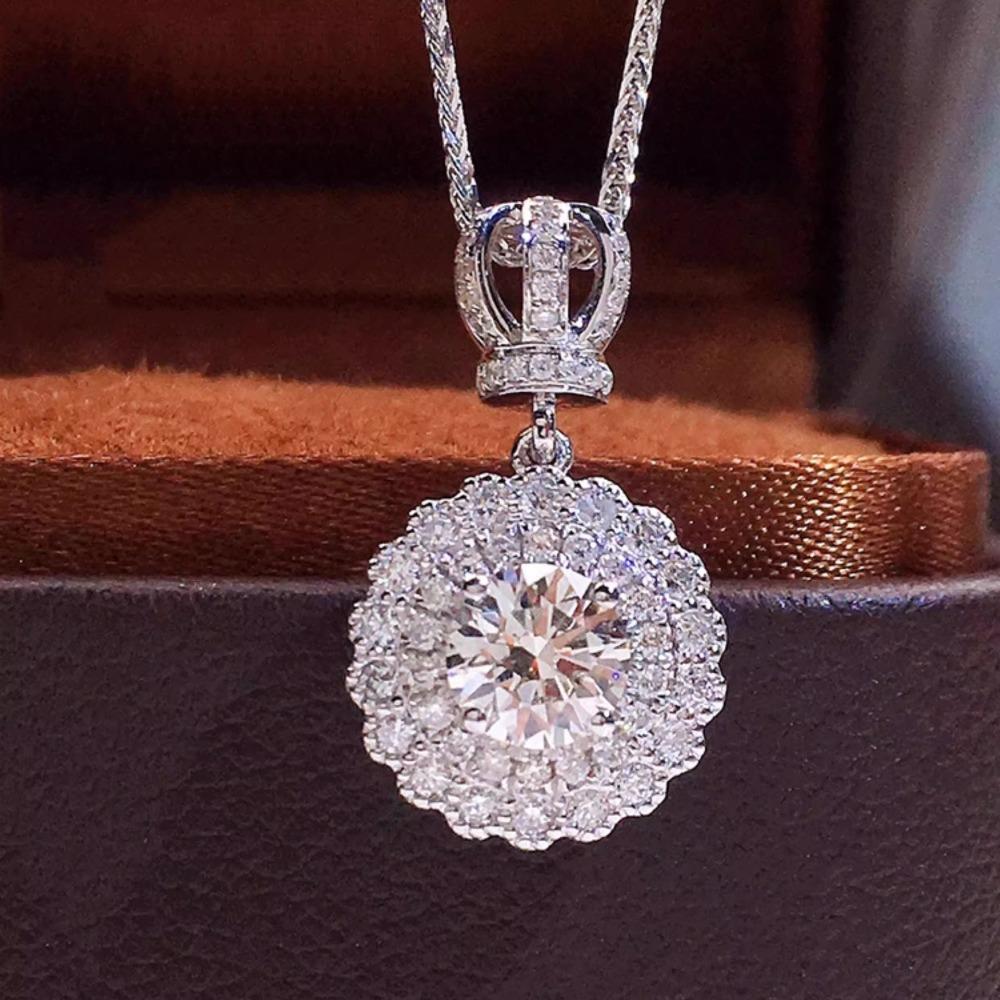 

Sparkling Moissanite Crown Necklace Dainty Layering Chain for Women Elegant and Chic Everyday Jewelry Gift