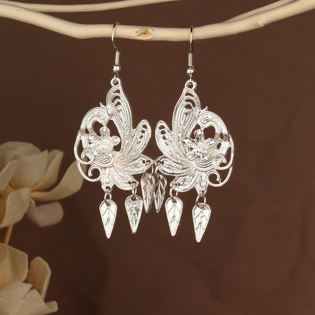 Retro Miao Silver Tassel Earrings: Ethnic Yunnan Long Dangle Women's Jewelry