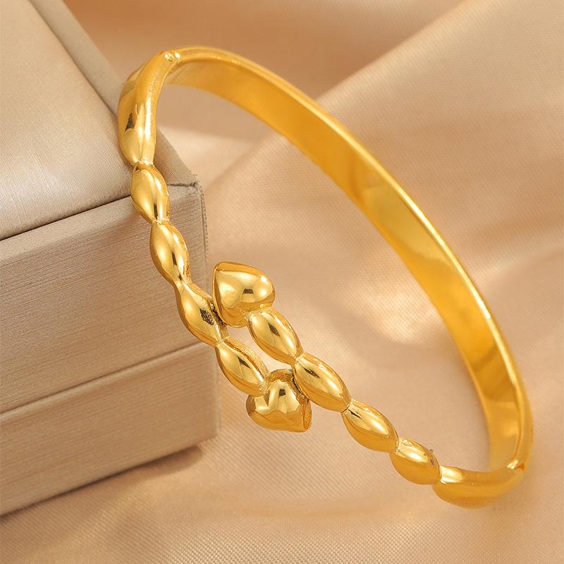 Fashionable Women’s Heart-shaped Open Bracelet with Rice Grains, a Must-have Bracelet for Besties When Traveling