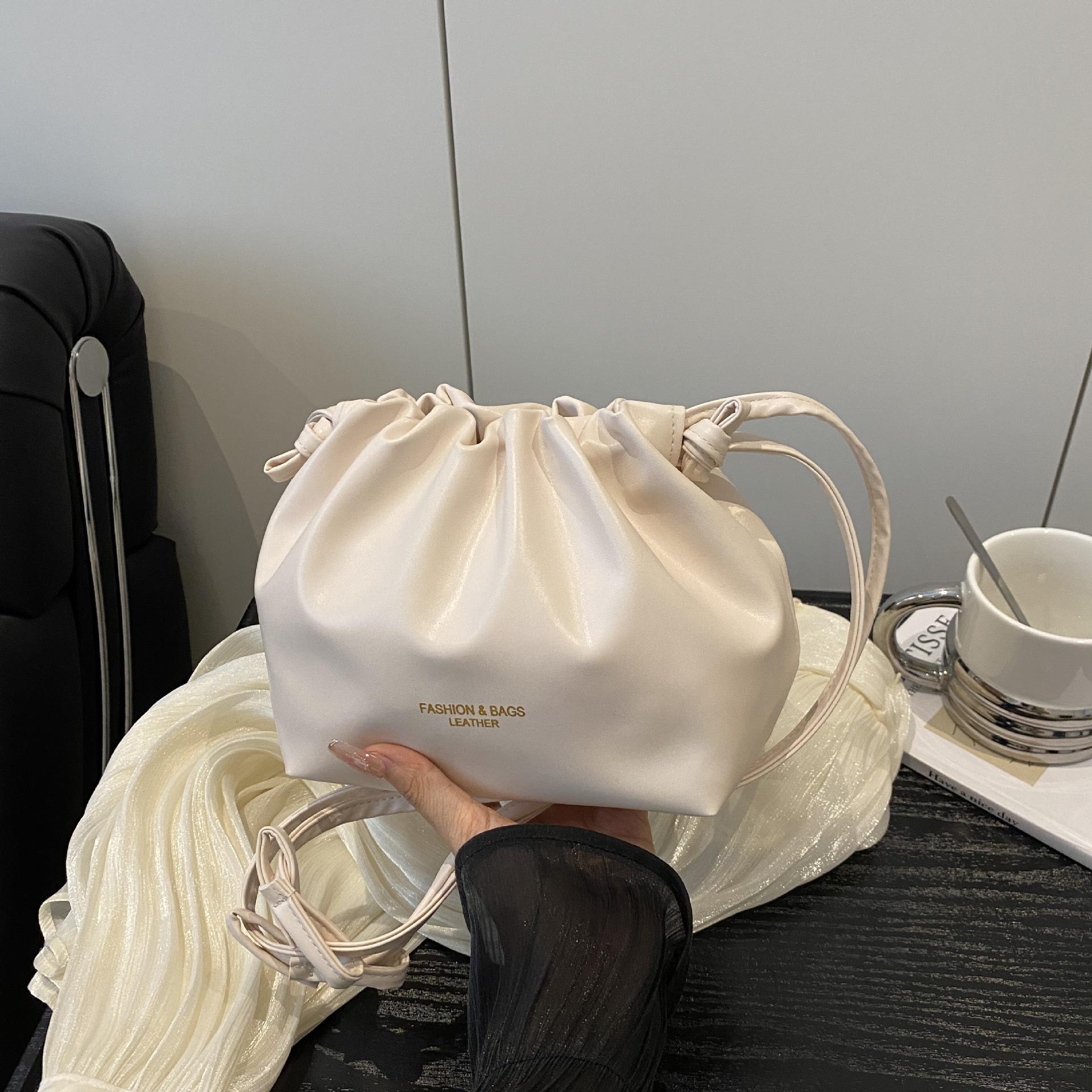 

Популярная в этом году темпераментная сумка в стиле кэжуал, женская новая универсальная трендовая сумка на плечо 2025 года, высококлассная сумка-ведро