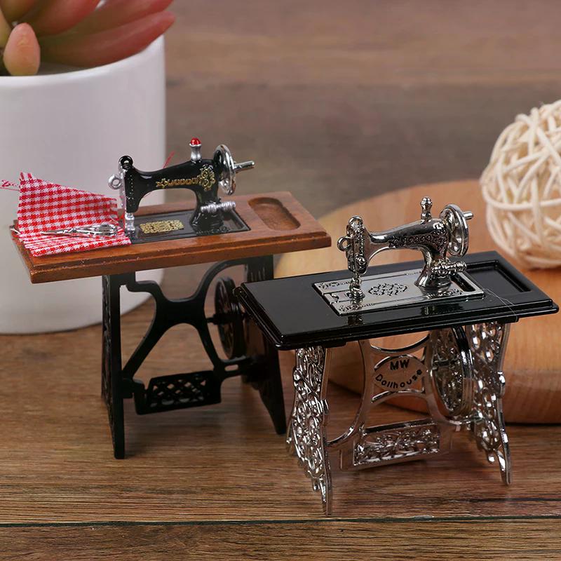 1:12 Dollhouse Mini Furniture Sewing Machine with Scissors for Doll House Decor For Kids Creative Play