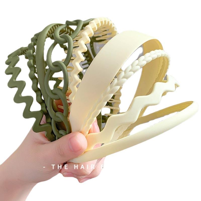 Women's Non-Slip Milk Coffee Hair Hoop: Versatile Headband & Tidying Clip for Travel