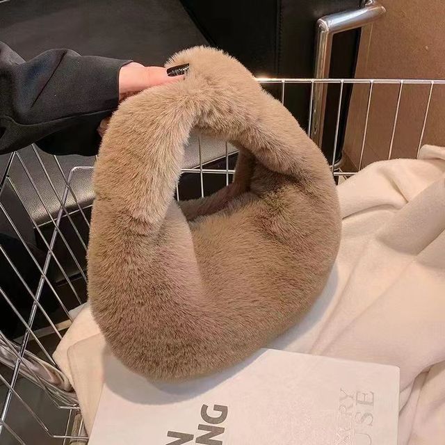 Fur Women'S Small Half Moon Bag Luxury Warm Plush Wrist Bags For Women Fashion Furry Short Handle Clutch Cute Ladies Coin Purses