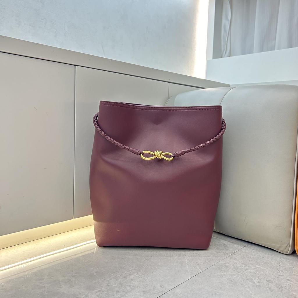 Grenzüberschreitende Mode Rindsleder Große Kapazität Geflochtene Schmetterlings-Eimer-Handtasche - Vielseitige Pendler-Crossbody-Tasche für Damen.