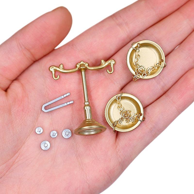 Miniature Balance Scale Model 1/12 Dollhouse Mini Retro Scales Justice Scale Model Dollhouse Scene Decor Micro Scene Photos Prop