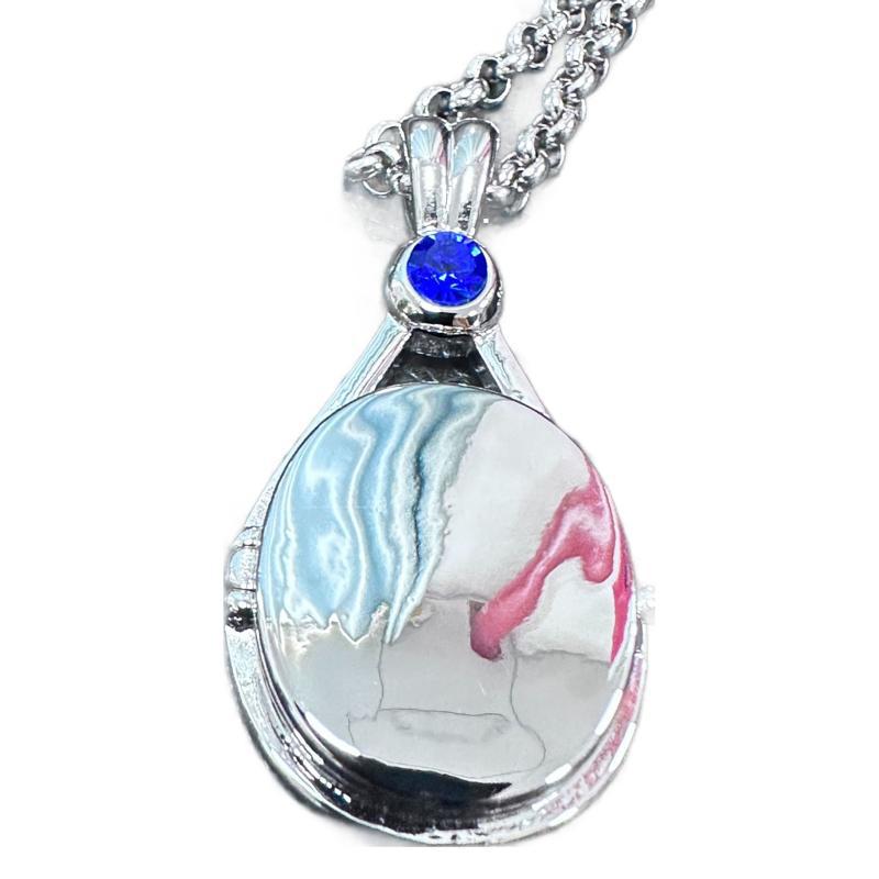 Red Sand Imprint Mermaid Shell Pendant Necklace