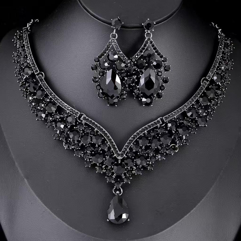 Necklace Earrings Bracelet Jewelry Fashion Set - Women's Party Wedding and Dress Complement