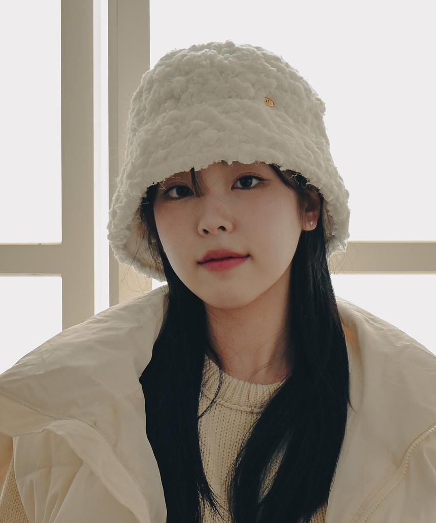 ULUK Circle Decoration Hairy Big Bubble Boucle Bucket Hat_Ivory