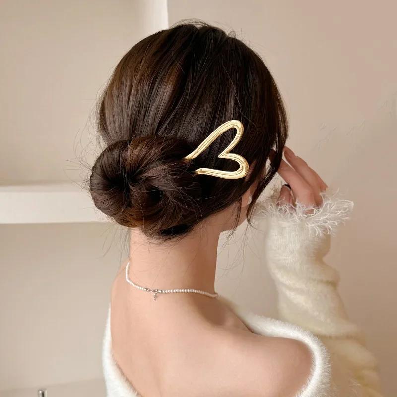 New Chinese-style Simple Metal Heart-shaped Hairpin, A High-end Feminine Updo Hairpin, Hair Accessory, and Bun Hair Accessory