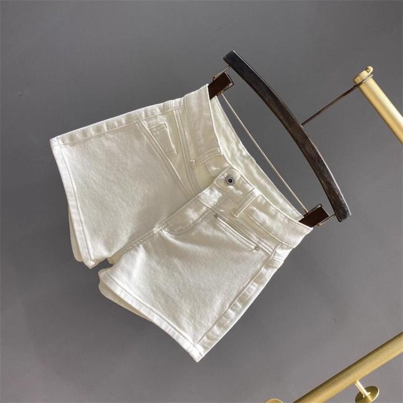 Korean Style Women's Off-White High-Waisted Denim Shorts - Spring/Summer 2026 New Arrival, Simple and Slimming Casual Fit