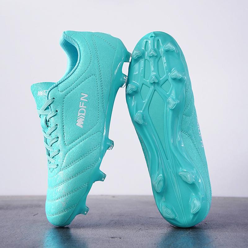 Xiyin Amazon 32-47 large size low-top football shoes, student lawn training and competition shoes are in stock.