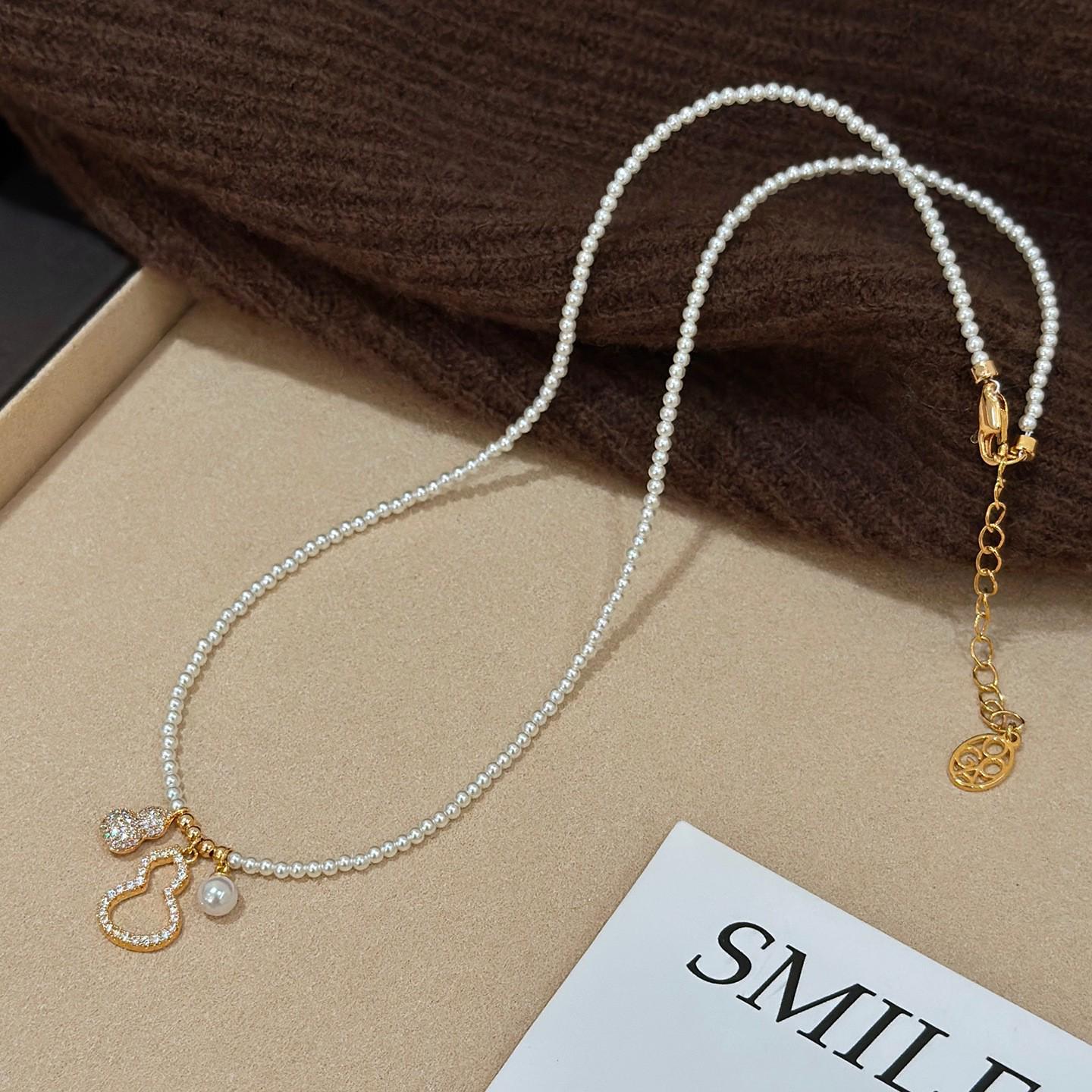 French Rhinestone Gourd Pendant Pearl Necklace - Elegant High-End Versatile Collarbone Chain