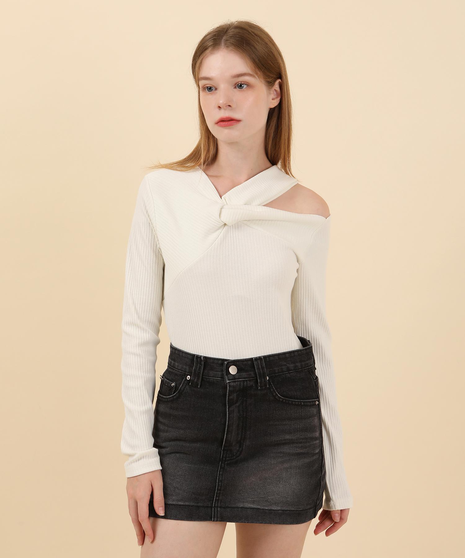 Kathrin Twisted Off-Shoulder T-Shirt (Ivory) Ivory