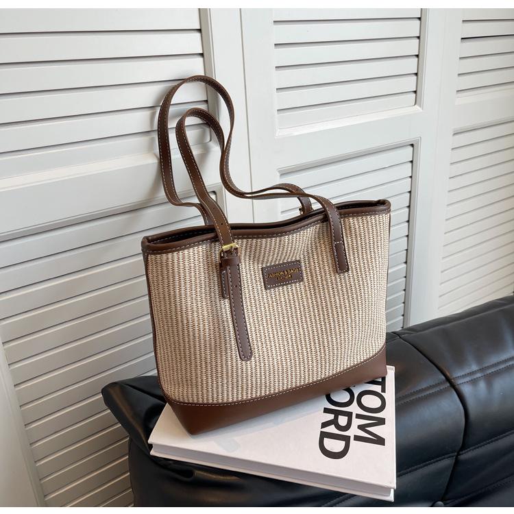 

2025 Large Capacity Retro Commuter Tote Bag for Women – Versatile, High-End Shoulder Bag Single Bag