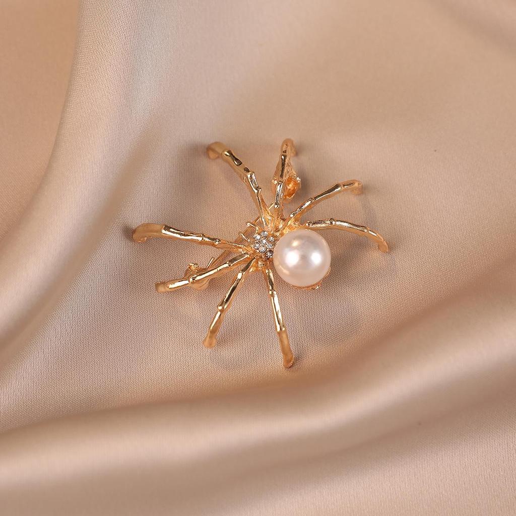 Ruyi Pipa Brooch: Elegant Classic Pearl Pin for Women’s Cheongsam