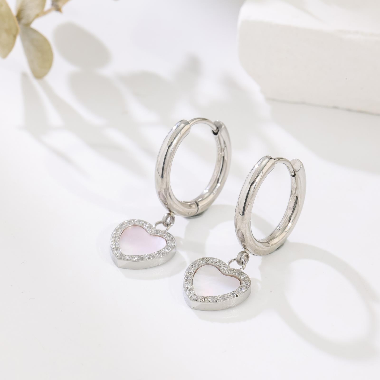 

Hong Kong style retro love full diamond earrings round titanium steel earrings simple style Valentine s Day gift vacuum plating