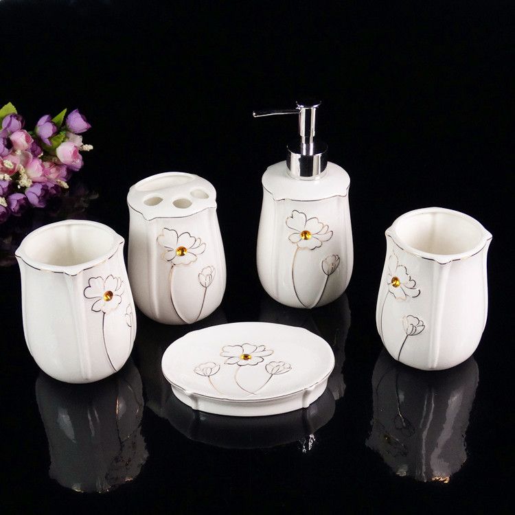 Ceramic Bathroom Five Piece Set Flower Pattern Wash Set Bathroom Accessories Wedding Gift Soap Dish Household Toothbrush Holder