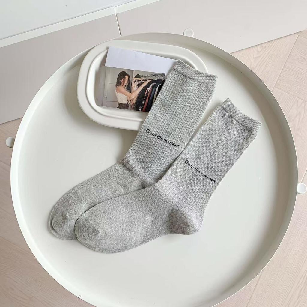 Autumn and Winter Women's Socks, Retro Style Socks, Flowered and Mixed Thread Knitted Mid-calf Socks, Thickened Letter Printed Trendy Socks