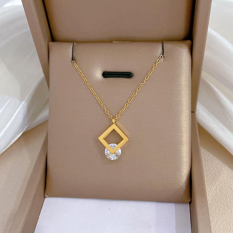 Hot Selling Statement Gold Stainless Steel Heart Butterfly Pendant Necklace Women Non Tarnish Pendant Necklace Jewelry