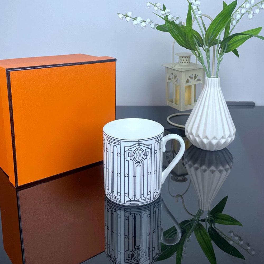 Europäischer Leichter Luxus Fortschrittliches Knochenporzellan Tasse Becher Becher Exquisite Nachmittagstee Hochwertige Tasse Wasserbecher Kaffeetasse Weihnachtsgeschenke