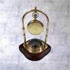 Schreibtischuhr aus Messing mit Kompass auf Holzsockel Nautisch Maritim Bürodeko Steampunk Entdecker Tischornament Tischuhr