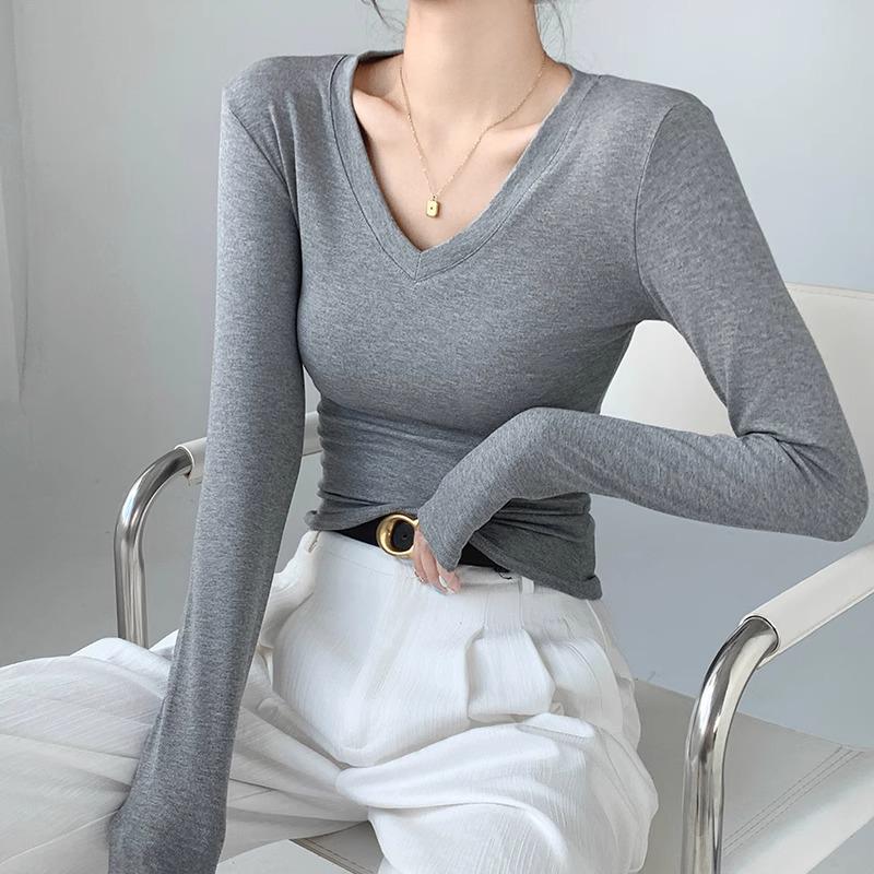 Spicy Girl Slim-Fit V-Neck Long-Sleeve Women's T-Shirt: Versatile, Solid Color, Ideal for Spring, Autumn, Winter.