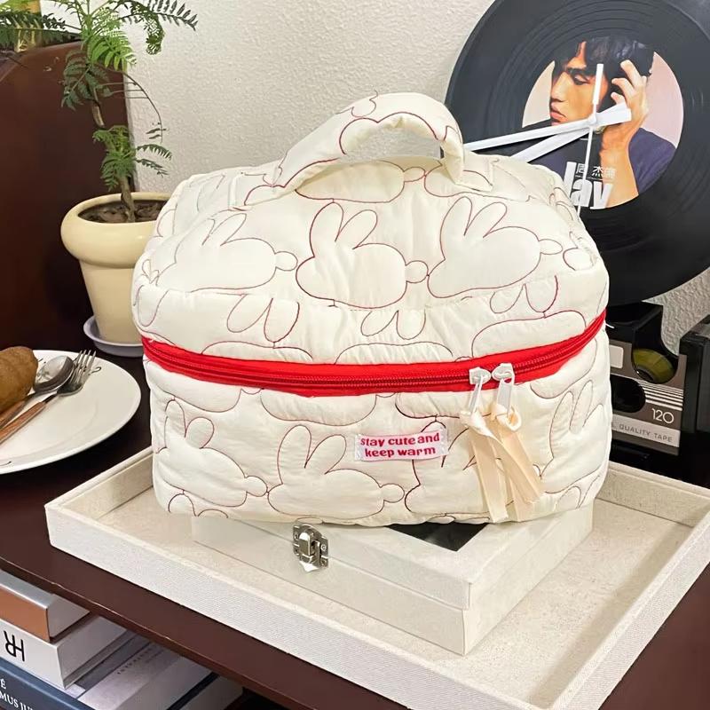 

Ins Style Student Portable Makeup Bag With Zipper Large Capacity Cute Rabbit Travel Organizer Storage Bags Quilted Cosmetic Case білий