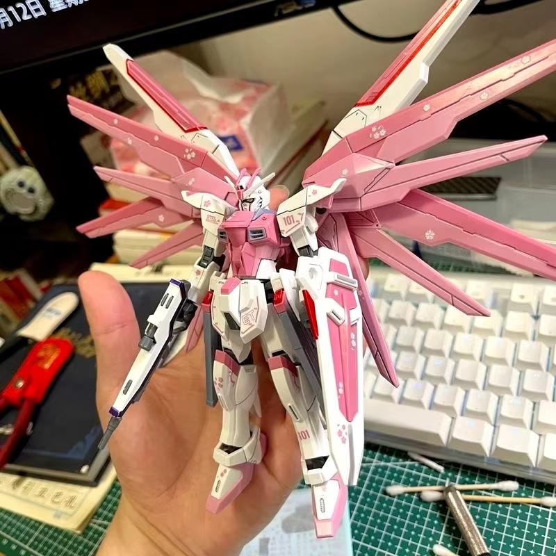 Yiran Toy 1 Unisex Kids Latest Spot Zgmf-X10a Hg 1/144 Freshman Freedom Blossom Color Mecha Assembly Model Action Figures Cherry Scheme Children Toy Gift