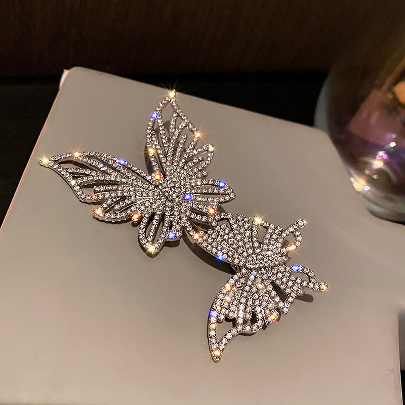 Delicate Rhinestone Butterfly Brooch for Women’s Wedding Fashion and Special Occasion Gift