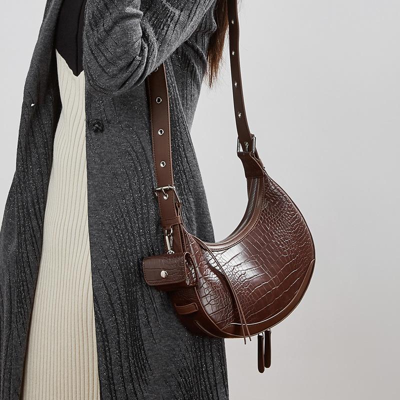 Spring and Summer New Leather Niche Design Crescent Moon Bag, Armpit Bag, High-end Crescent Bag, Commuter Shoulder Messenger Women's Bag