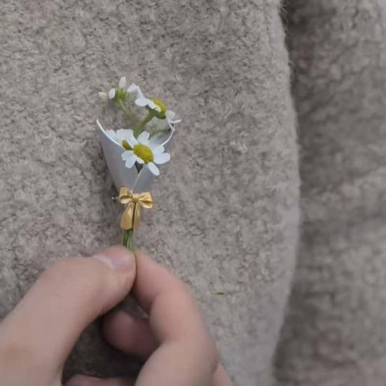 Broszka Miniaturowy Wazon Design Lekka Broszka ze Stopu z Kokardką Gładkie Błyszczące Wykończenie Noszalny Dodatek Artystyczny