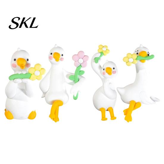 Dekorationsartikel für den Arbeitsplatz Harz-Enten-Dekor für Schreibtisch Auto-Armaturenbrett TV-Monitor, Mini-Kompaktes Zubehör-Figur, Niedliches mit Blume haltendes Ornament,