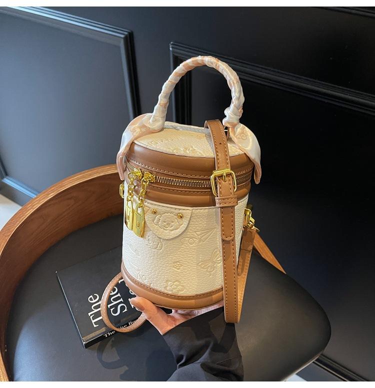Niche Bag Women's Spring and Summer New Fashion Shoulder Messenger Bag Women's High-end Mini Bucket Bag