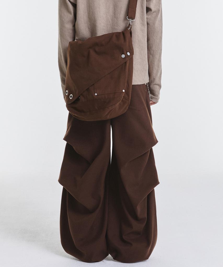 Gicheol Side Tuck Peach Skin Balloon Pants (Brown)