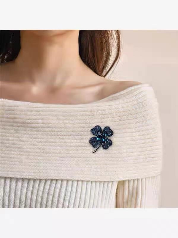Blue Crystal Four-Leaf Clover Brooches For Women Simple Design Rhinestone Flower Lapel Pins Wedding Jewelry for Her New