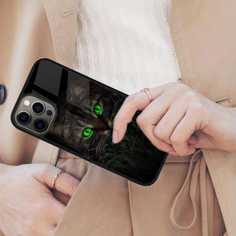 

Green Eyed Cat Magnetic Phone Case For APPLE iPhone 17 Air 16 14 13 12 Pro Max 15 Plus Wireless Charge With MagSafe Cover iPhone 13mini