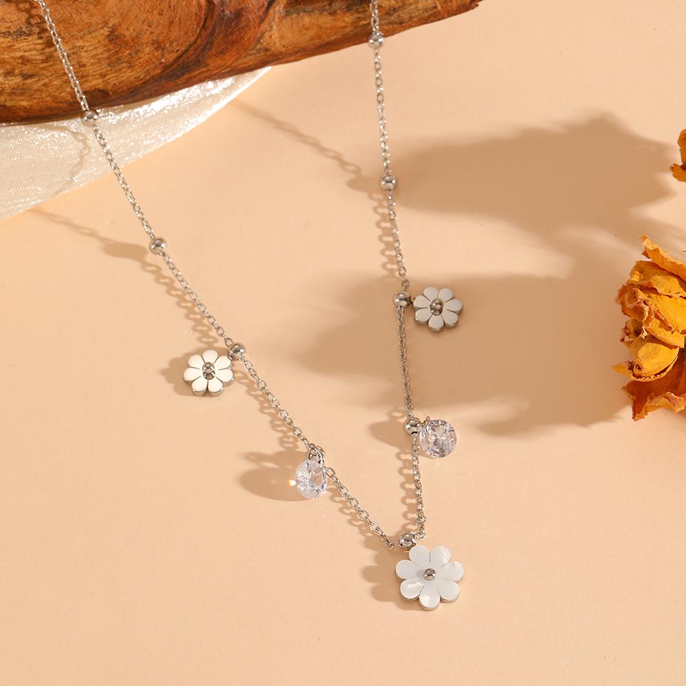 Stainless Steel Daisy Necklace with Rhinestones - Non-Fading, Versatile Design for Women