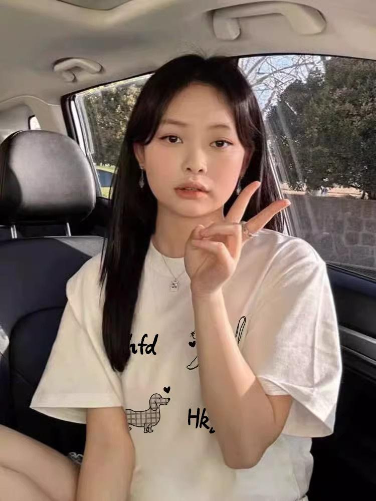 Chic White Short Sleeve Women's T-Shirt with American Print Design