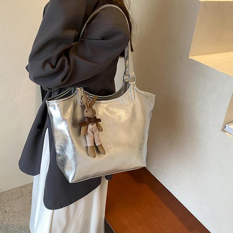 Oily leather large-capacity tote bag 2025 autumn new fashion simple shoulder bag versatile underarm handbag