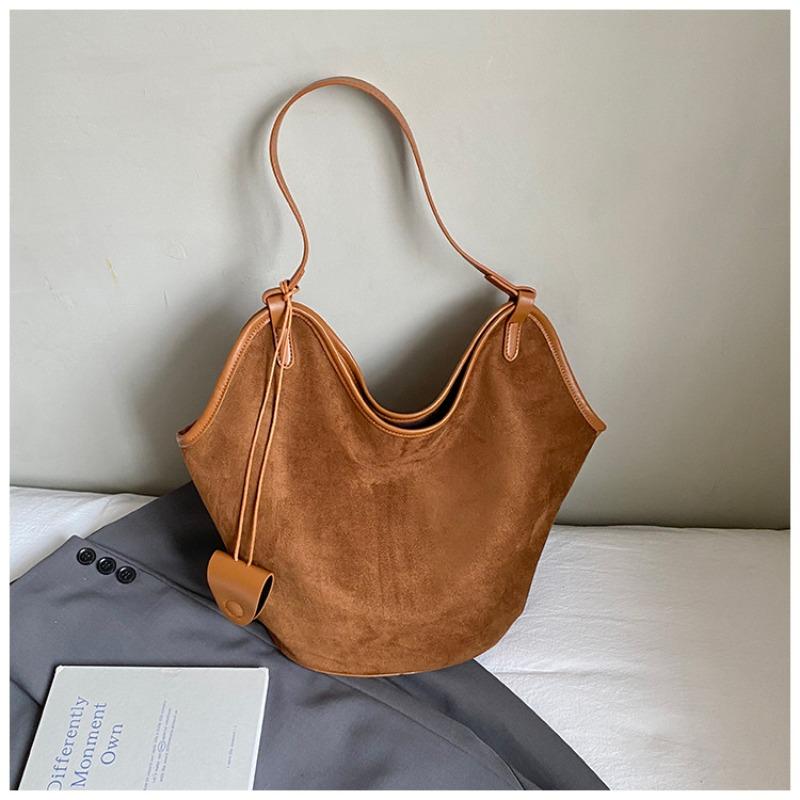 

Large capacity bag women s new autumn retro fashion shoulder bucket bag niche commuter tote bag коричневий