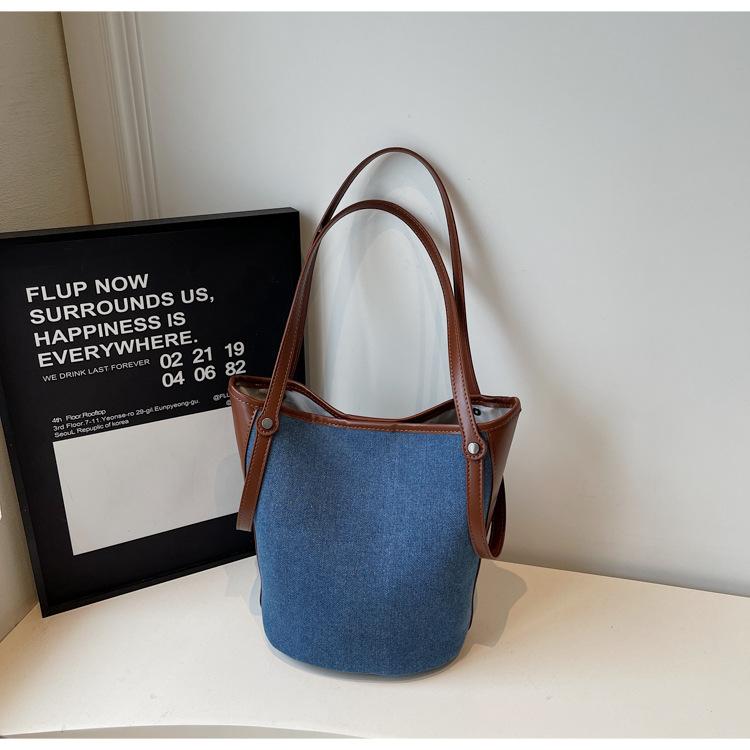 

Denim fashion bucket tote bag women s 2025 new large capacity casual underarm bag fashionable one-shoulder handbag коричневий