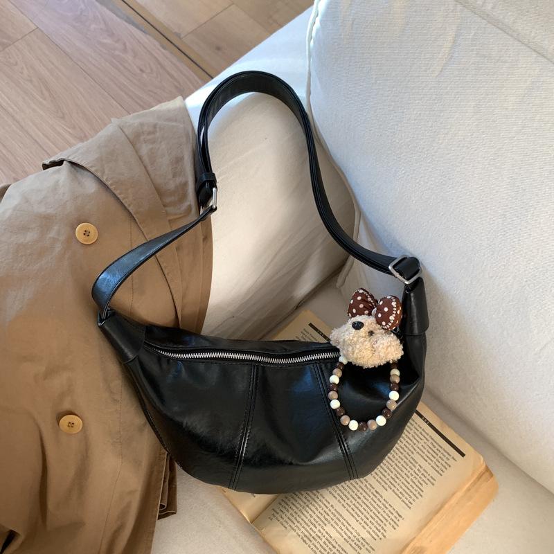 

Small-scale Retro Tote Bag - Single Shoulder Crossbody Bag with A Trendy and Laid-back Style - Horn-shaped Bag With pendant чорний