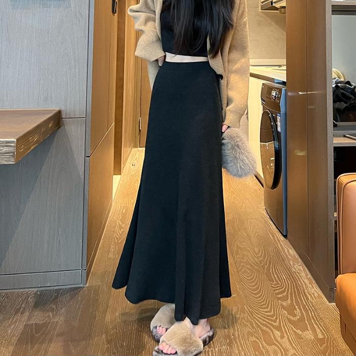 

Женская черная трикотажная юбка А-силуэта с узором «рыбий хвост» — средней длины, облегающего кроя, на весну и осень L