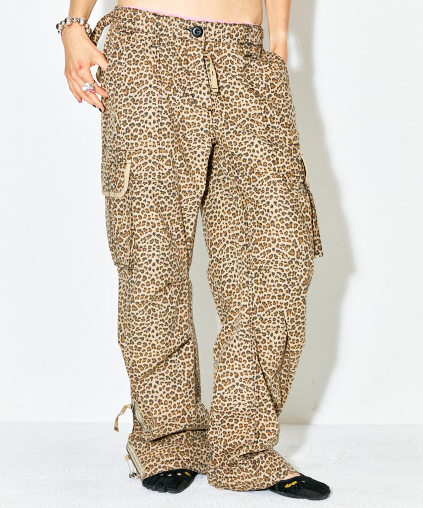 Haitaideupeulaengki Lightweight Coated Cargo Pants Leopard