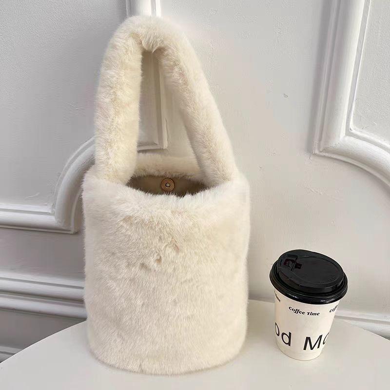 Autumn and Winter New Niche Design Imitation Rabbit Fur Bucket Bag Plush Cute Handheld Imitation Fur Handbag Korean Version