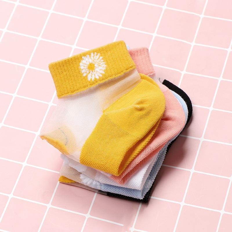 5 Pairs of Ladies Spring and Summer New Small Daisy Crystal Silk Short Boat Socks